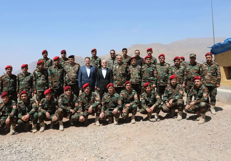 فەریق سیھاد بارزانی پێشوازی لە وەزیری پێشمەرگە کرد