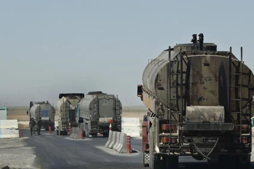 DAISê li Rojavayê Kurdistanê êrîsî tankerên petrolê kir