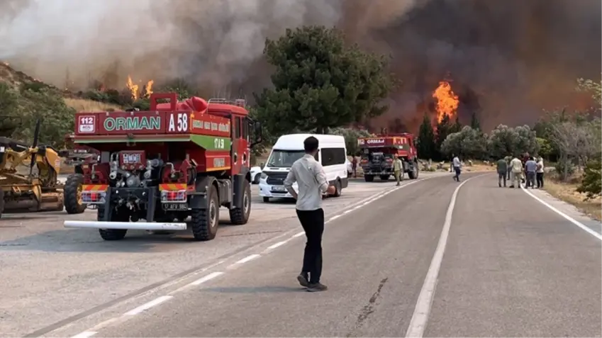 Li 4 bajarê Tirkiyê ji bo vemirandina agirên daristanan xebat dewam dikin