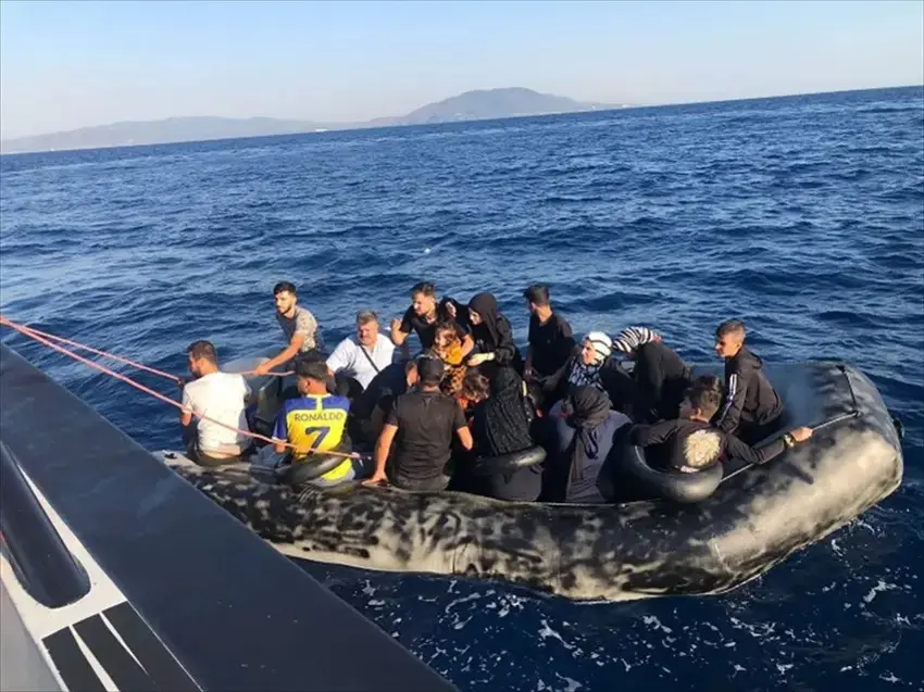 Li peravên Îzmîrê 16 koçberên neqanûnî hatin rizgarkirin