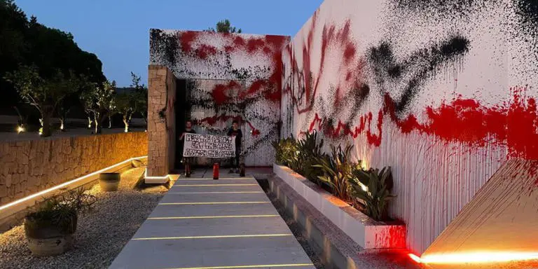 چالاکوانانی ژینگەپارێز هێرشیان کردە سەر ڤێلاکەی لیۆنێل مێسی بە بڕی ١١ ملیۆن یۆرۆ لە ئیسپانیا