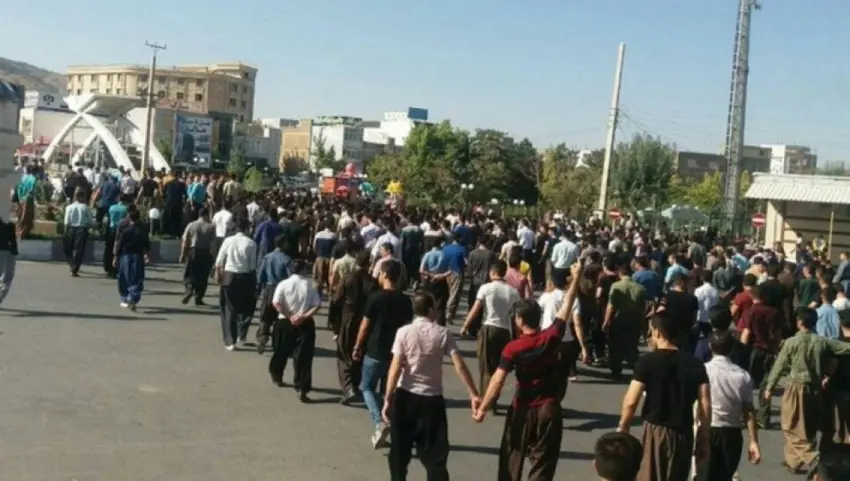 Rojhilat | Hêzên Îranê li Merîwanê 20 zarok û ciwan binçav kir