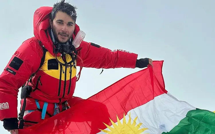 Wê karsazê Kurd bi riya kompaniya Elon Musk biçe ser heyvê û ala Kurdistanê bilind bike