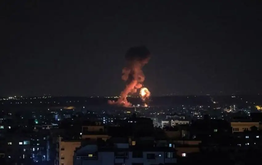 Balafirên Îsraîlê êrîsî bajarên Hama û Humsê yên Sûriyeyê kirin