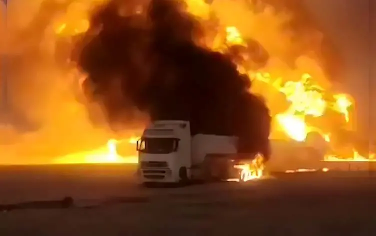 Li deriyê Perwezxanê agir bi seha tankêrên petrolê ket