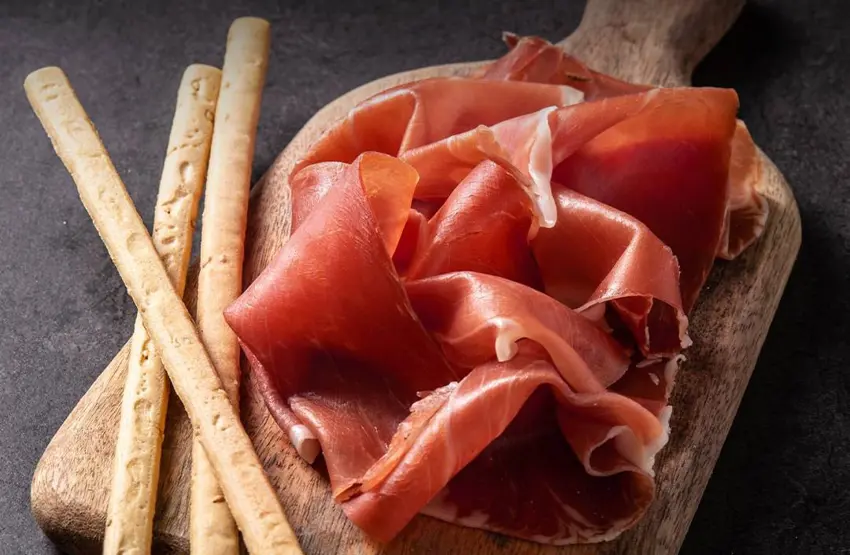 توێژینەوەیەکی نوێ : زاناکان باس لە دەرئەنجامە ترسناکەکانی خواردنی دوو پارچە ژامبۆن دەکەن لە ڕۆژێکدا