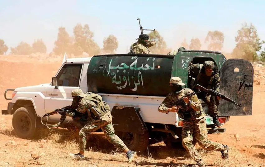 SOHR: Di serê HTS û hêzên Sûrî de 24 kes hatin kustin