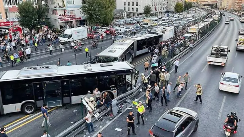 Istanbul'da metrobüsler çarpisti: 1 kisi hayatini kaybetti 35 yarali!