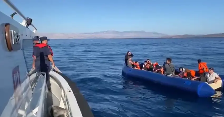 Izmir'de 16 düzensiz göçmenler kurtarildi