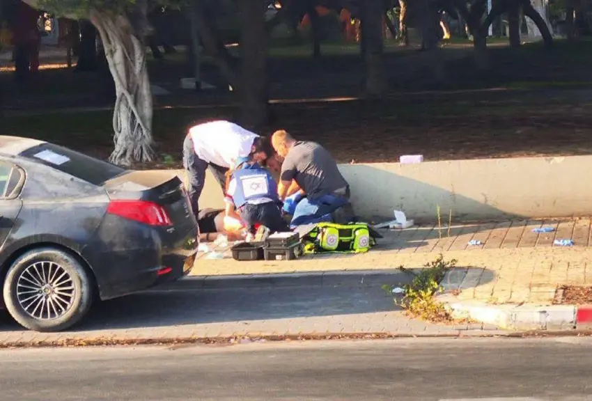 Li Tel Avîvê êrîsa bi kêrê: Kustî û birîndar hene