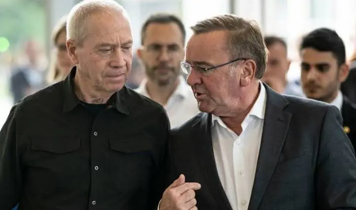 Israil ve Alman savunma bakanlari görüstü