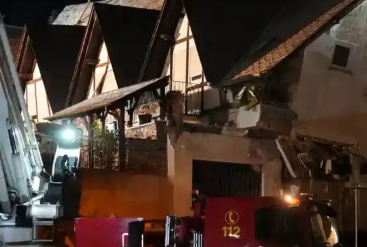 Li Berlînê oteleke dîrokî ruxiya: 2 kesan can da