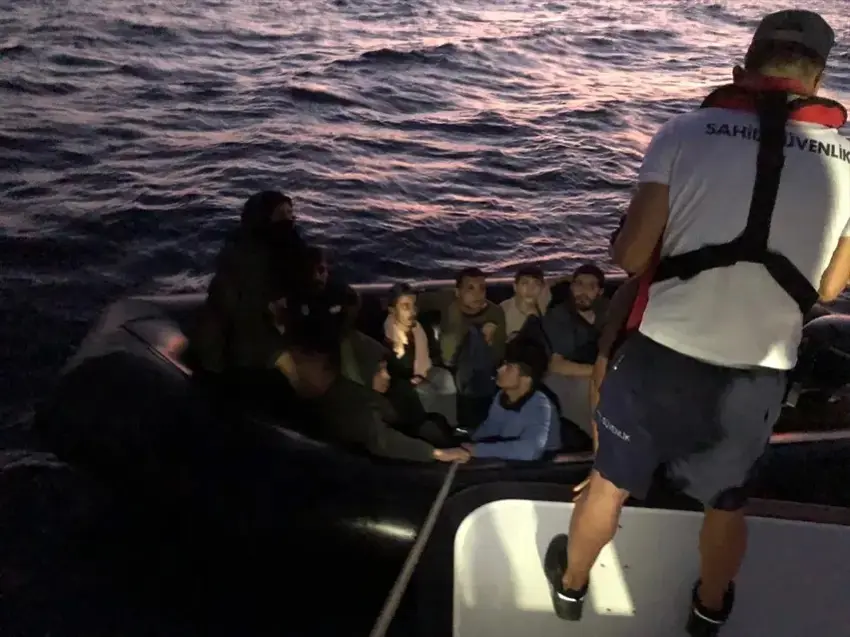 Li peravên Îzmîrê 115 koçberên bêdestûr hatin girtin