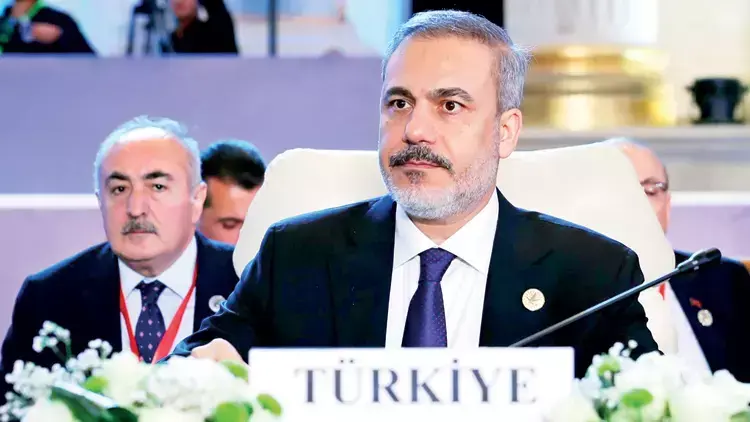 Wezîrê Sûriyê dema Hakan Fîdan axivî ji civîna Komkara Erebî derket