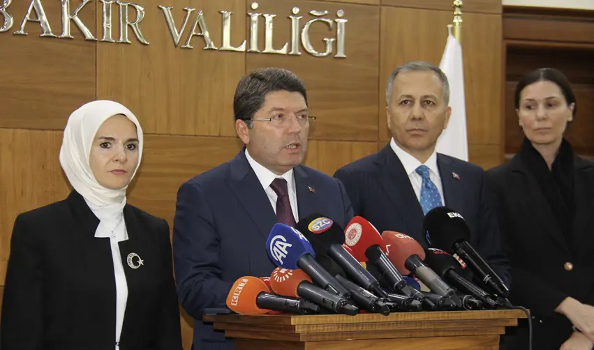 Narin’in mezarini ziyaret eden bakanlardan açiklama