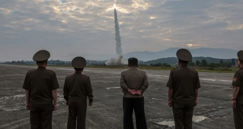 Kuzey Kore: Süper savas baslikli yeni balistik füze basariyla test edildi