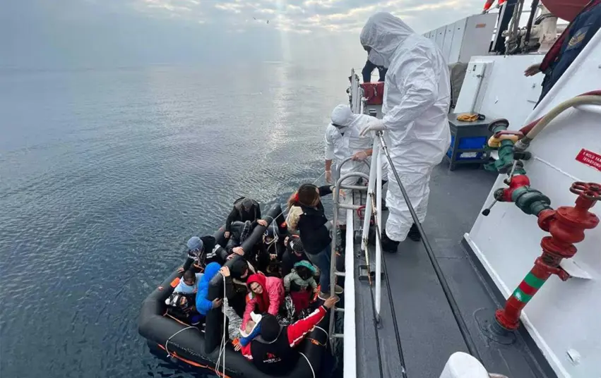 بەلەمێکی ٦٠ کەسی پەنابەرانی کوردی ڕۆژهەڵات و باشوور لە ڕێگەی کەشتییەکی گەورەی بازرگانی ئەندۆنێزیایی یەوە لە مردن ڕزگاریان بوو