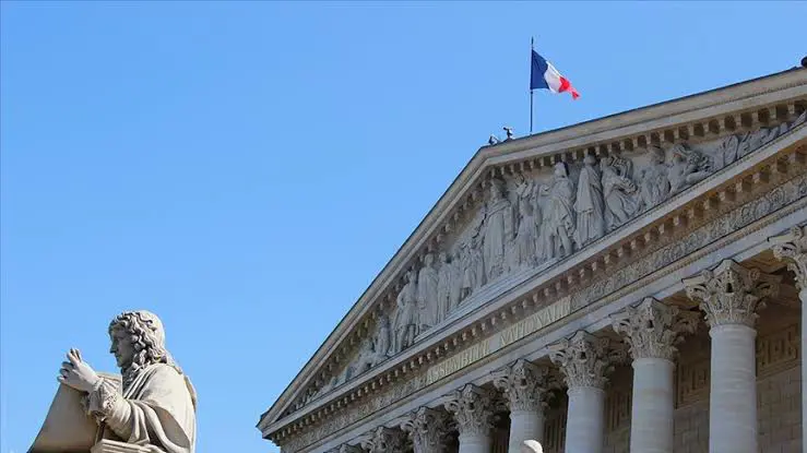 Fransa'da yeni kabine açiklandi!