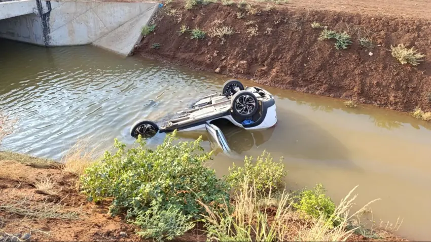 Li Dêrikê sê kesên di nav cîbê de ketibûn kanala avê sipartin axê