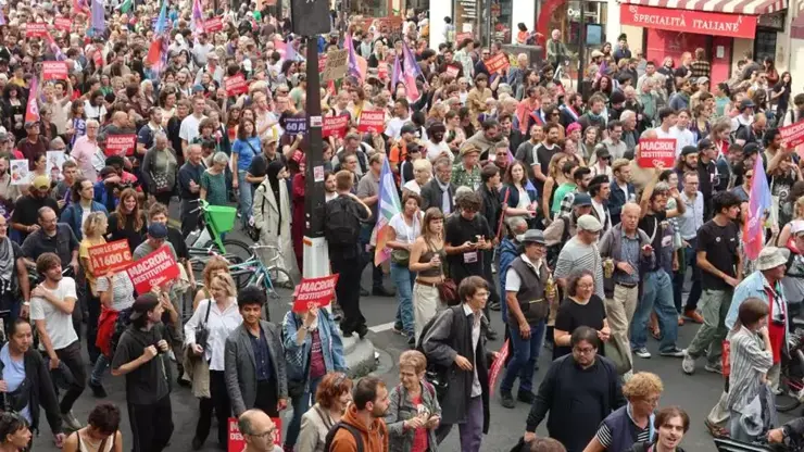 Li Fransayê çepgir daketin kolanan û li dijî Macron û serokwezîrê nû çalakî kirin