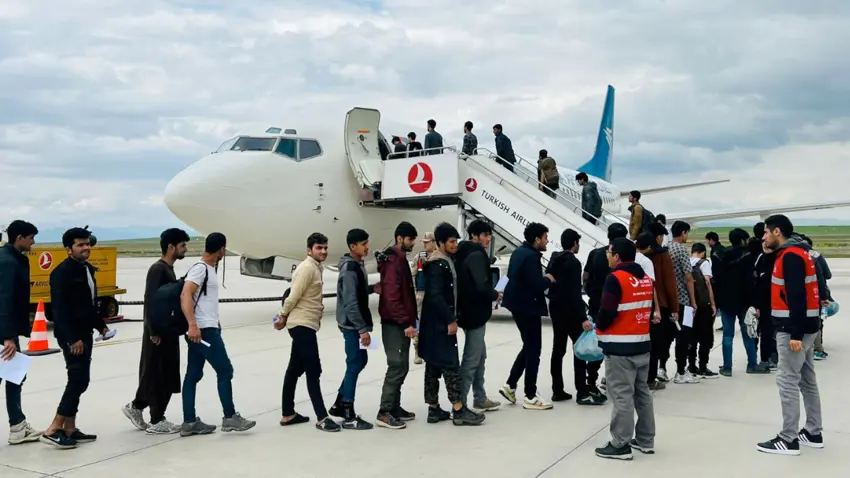 Türkiye'deki Afgan göçmenler: Oturum vereceklerini söyleyip bizi sinir disi ettiler