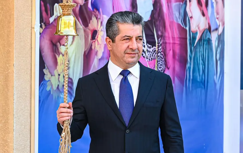 Serokwezîr zengila dersê ya ewil a sala nû ya xwendinê lê xist