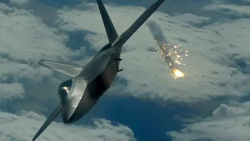 DYAyê yekem car dîmenê UFOya ku hatî avêtin wesand!