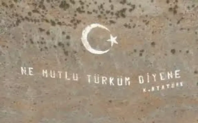 ‘Ne Mutlu Türküm Diyene!’ ji pirtûkên perwerdê hate derxistin
