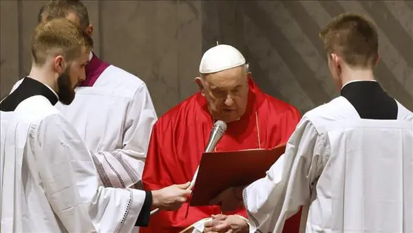 سەرەتای درێژترین گەشتی سەرکردەی کاتۆلیکی جیهان