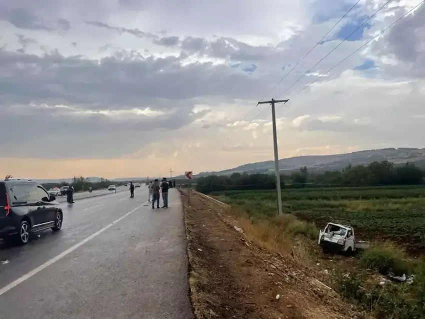 Kamyoneta karkerên demsale hildigirt, di helan de çû jêr: kesekî mir û 22 kes birîndar bûn