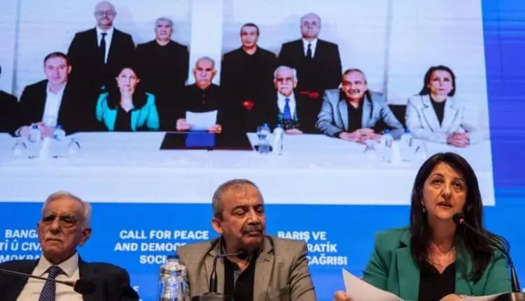 مۆنیتۆر: ئۆجەلان داوا لە بارزانی دەکات بەشداری لە سەرکەوتنی پرۆسەی ئاشتی لە تورکیا بکات