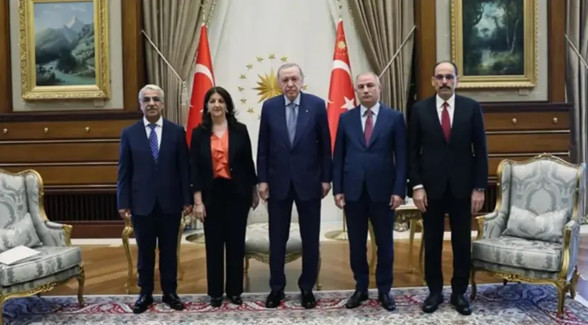 /haberresimleri/20251023/sanda-mraliy-ya-dem-partiy-w-bi-erdogan-re-biciveheadLine.webp