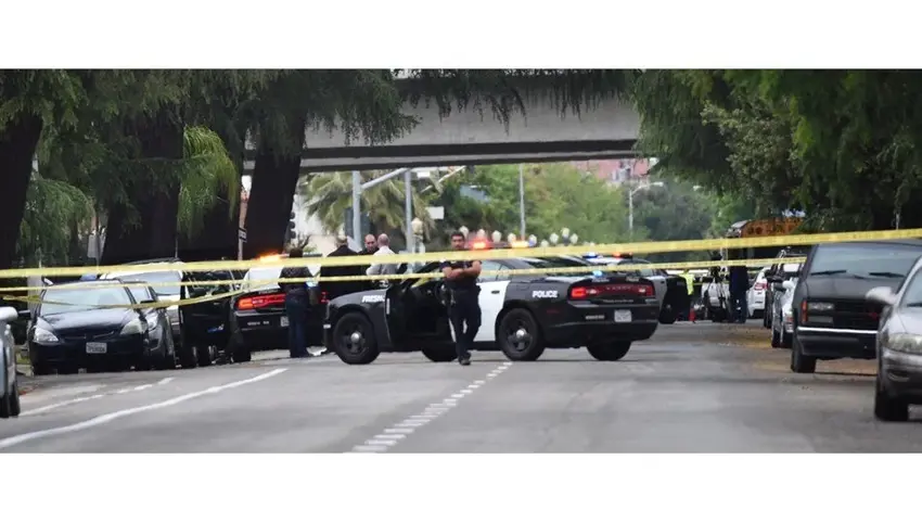 Li California li ber deriyê baregehê bi çekan li kamyonê xistin: 3 birîndar hene