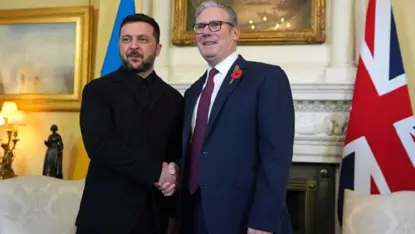 Starmer bi Zelensky re civiya: Divê çekên dûravên bo Ukraynayê bên dayîn