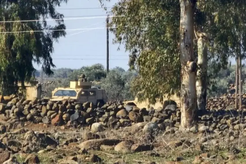 Hêzên Îsraîlê li gundewarê Quneytrayê yê Sûriyeyê bi pês ve diçin