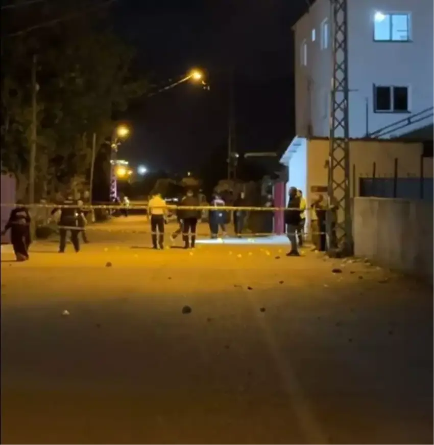 Li bajarê Hatayê malbat bi çekan li hev xistin: 7 birîndar