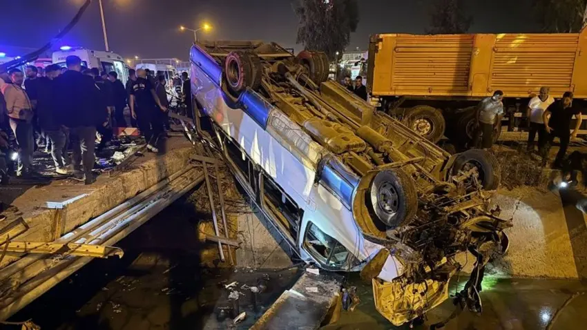 Mînîbusa rêwiyan ket kanala avê: 10 kes birîndar bûn