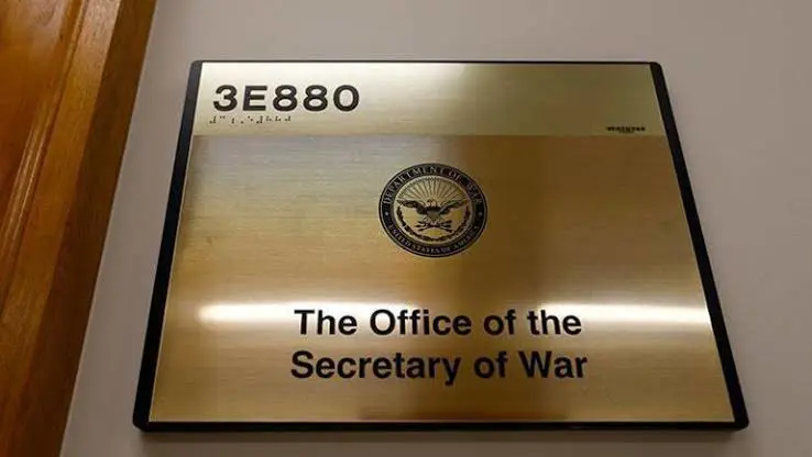 Pentagon’un tabelalarında “Savaş Bakanlığı” yazıldı