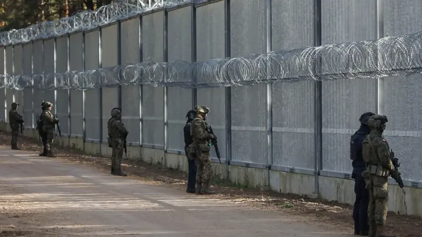 Polonya, ‘o ülke’ sınırına yeni bariyer inşa edecek! 