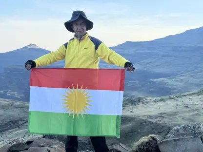 Kürdistan Bayrağını, Etiyopya'nın en yüksek dağında açtı