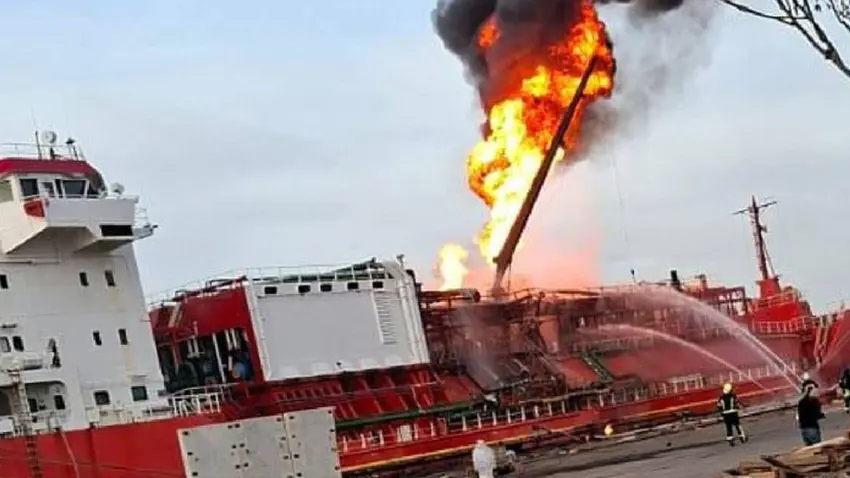 Türk gemisi Ukrayna'da Dron ile vuruldu! 