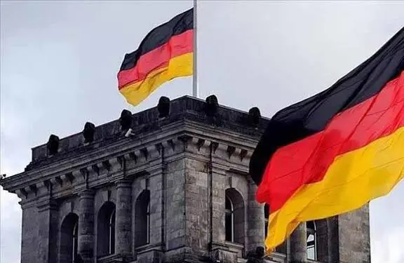 Serlêdanên penaberiyê li Almanya nîvî bûne