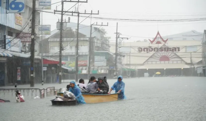 Li Taylandê ji ber lehiyê 18 kes mirin û 2 milyon kes zararê dîtin