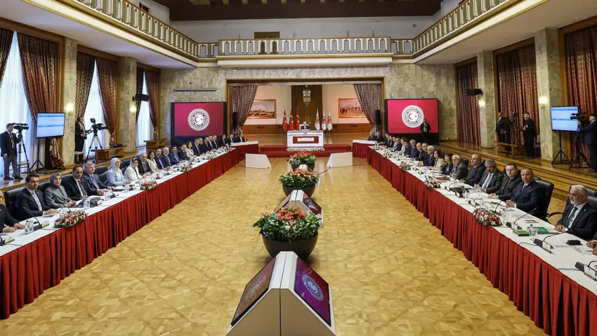 İmralı gündemiyle toplanacak komisyonun toplantısı ertelendi