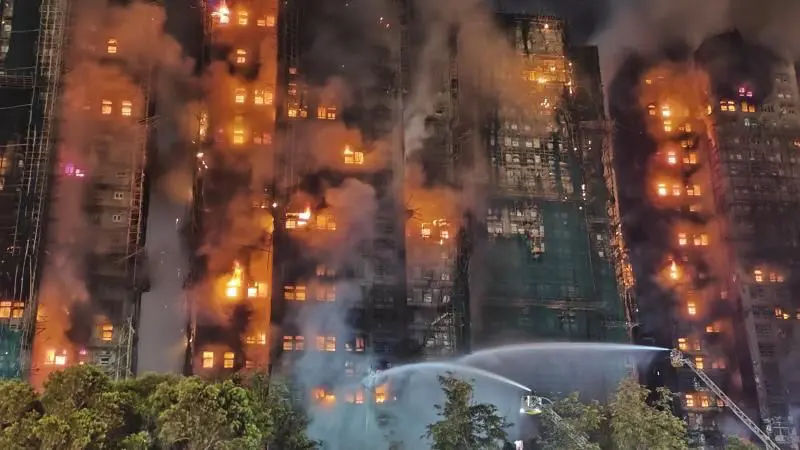 Hong Kong'da büyük yangın: 44 ölü, 29 yaralı! 