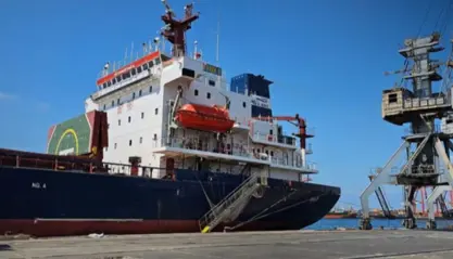 کەشتییەک کە هەزاران تەن گەنمی هەڵگرتبوو دەگاتە بەندەری لازقیە