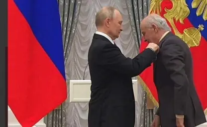 پوتین میدالیای پووشکین بە زانای کورد دکتۆر ڕەشاد میران بەخشی