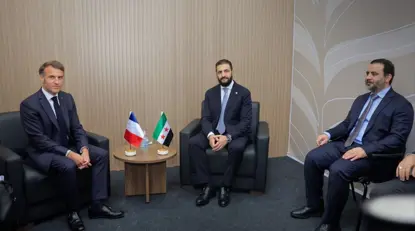 Şara ile görüşen Macron: Fransa, DSG ile ortak olmaya devam edecek