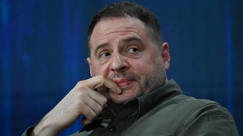 سەرۆکی پێشووی ئەرکانی ڤۆلۆدێمیر زێلێنسکی کە ڕووبەڕووی دەرکردن دەبێتەوە دەڵێت ‘دەچێتە هێڵی پێشەوە’