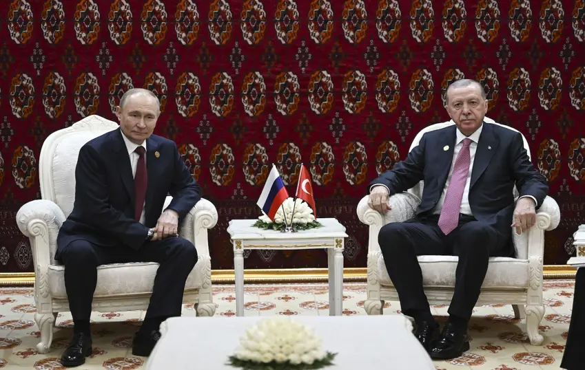 Erdoğan, Vladimir Putin ile Aşkabat’ta bir araya geldi